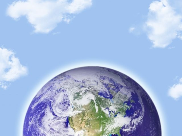 青空に浮かぶ地球